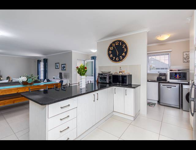 4 BEDROOM FREESTANDING FOR SALE IN SUNNINGDALE